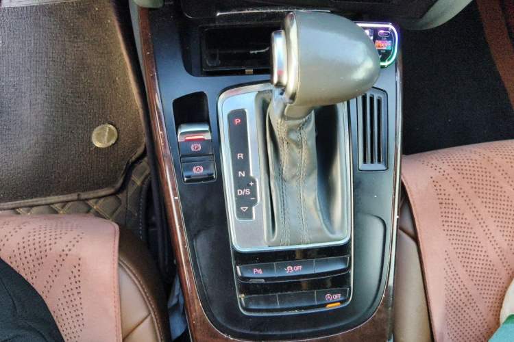 Used Audi A4L 2013 35 TFSI Automatic Standard Model Gear Lever