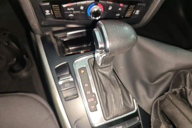 Used Audi A4L 2013 35 TFSI Automatic Standard Model Gear Lever