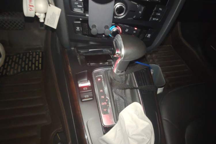 Used Audi A4L 2013 35 TFSI Automatic Comfort Model Gear Lever