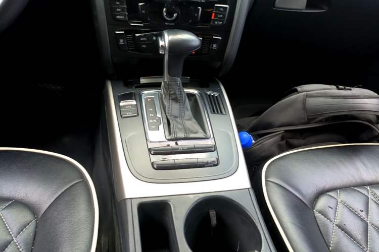 Used Audi A4L 2013 30 TFSI Automatic Comfort Model Gear Lever
