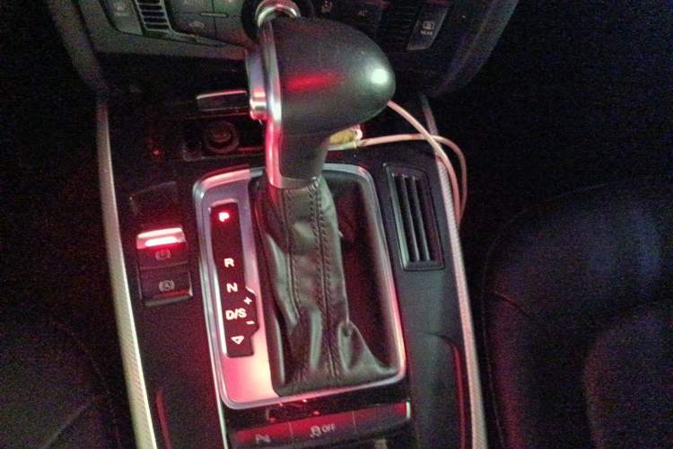 Used Audi A4L 2013 35 TFSI Automatic Standard Model Gear Lever