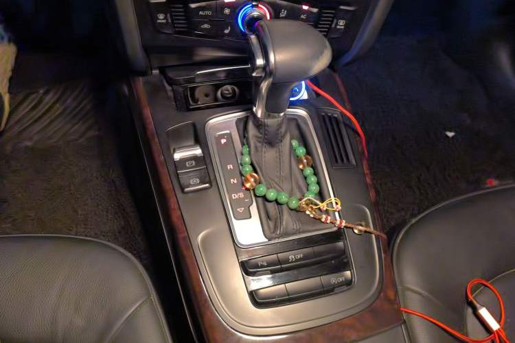 Used Audi A4L 2013 35 TFSI Automatic Comfort Model Gear Lever