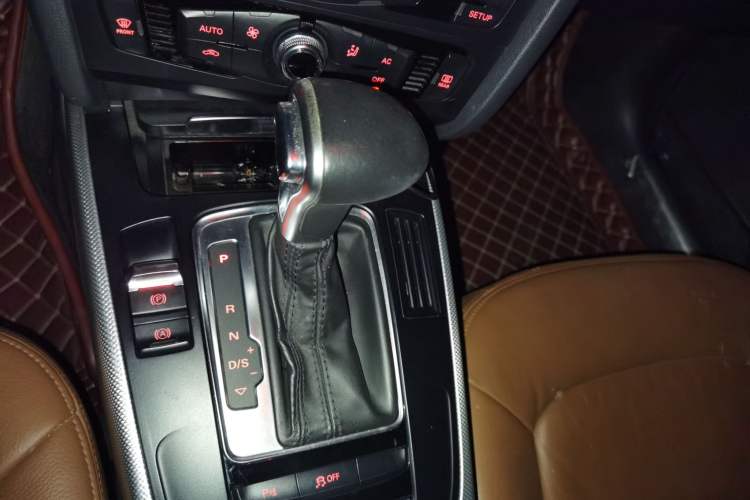 Used Audi A4L 2013 35 TFSI Automatic Standard Model Gear Lever