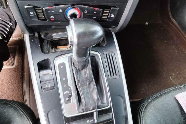 Used Audi A4L 2013 35 TFSI Automatic Standard Model Gear Lever