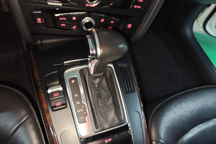 Used Audi A4L 2013 35 TFSI Automatic Comfort Model Gear Lever