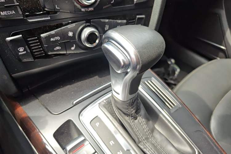 Used Audi A4L 2013 35 TFSI Automatic Comfort Model Gear Lever