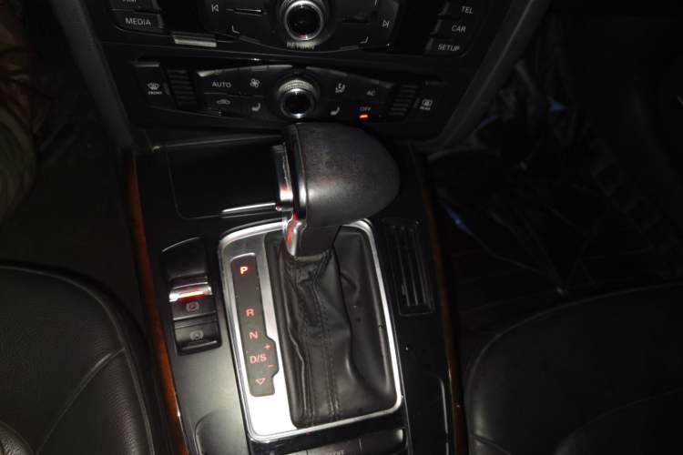 Used Audi A4L 2013 35 TFSI Automatic Comfort Model Gear Lever