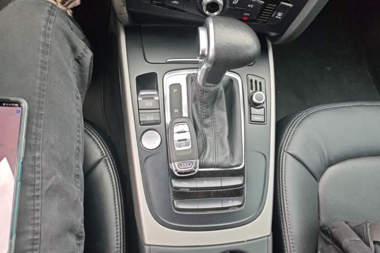 Used Audi A4L 2013 35 TFSI Automatic Standard Model Gear Lever