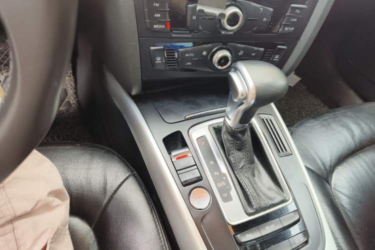 Used Audi A4L 2013 35 TFSI Automatic Standard Model Gear Lever