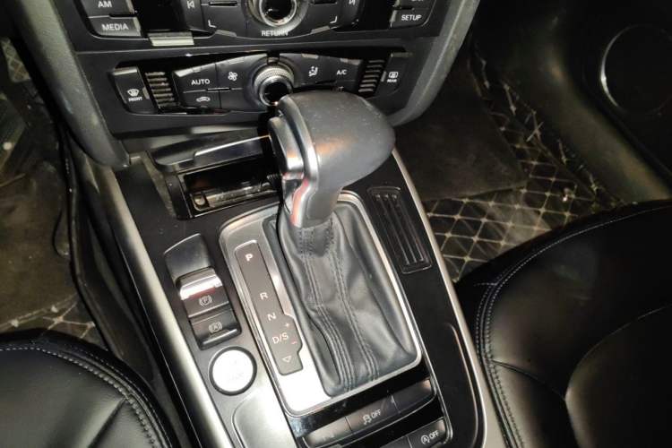Used Audi A4L 2013 35 TFSI Automatic Standard Model Gear Lever