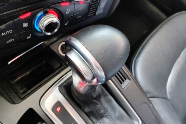 Used Audi A4L 2013 35 TFSI Automatic Standard Model Gear Lever