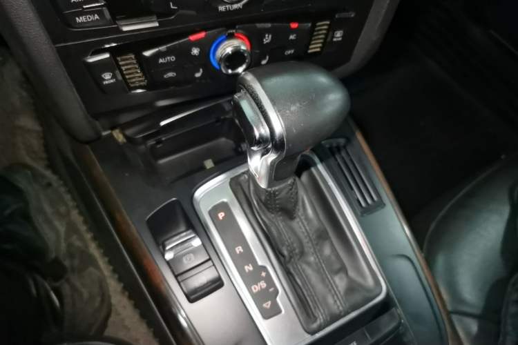 Used Audi A4L 2013 35 TFSI Automatic Comfort Model Gear Lever