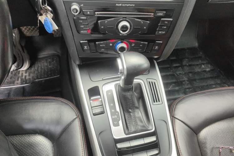 Used Audi A4L 2013 35 TFSI Automatic Comfort Model Gear Lever