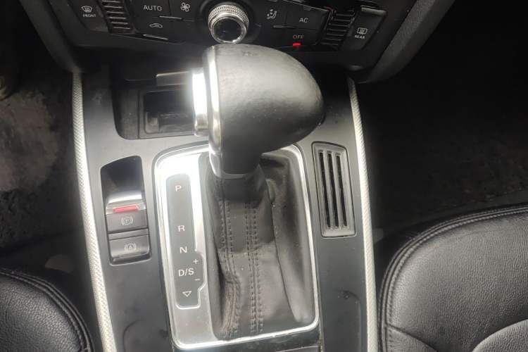 Used Audi A4L 2013 35 TFSI Automatic Standard Model Gear Lever
