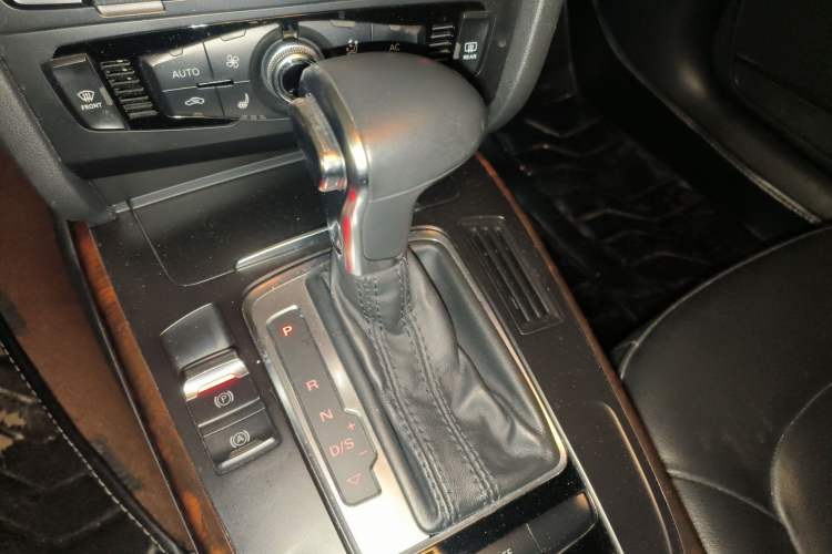 Used Audi A4L 2013 35 TFSI Automatic Comfort Model Gear Lever