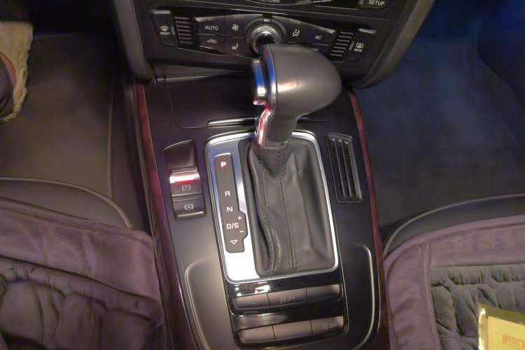 Used Audi A4L 2013 35 TFSI Automatic Comfort Model Gear Lever