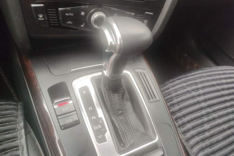 Used Audi A4L 2013 35 TFSI Automatic Standard Model Gear Lever