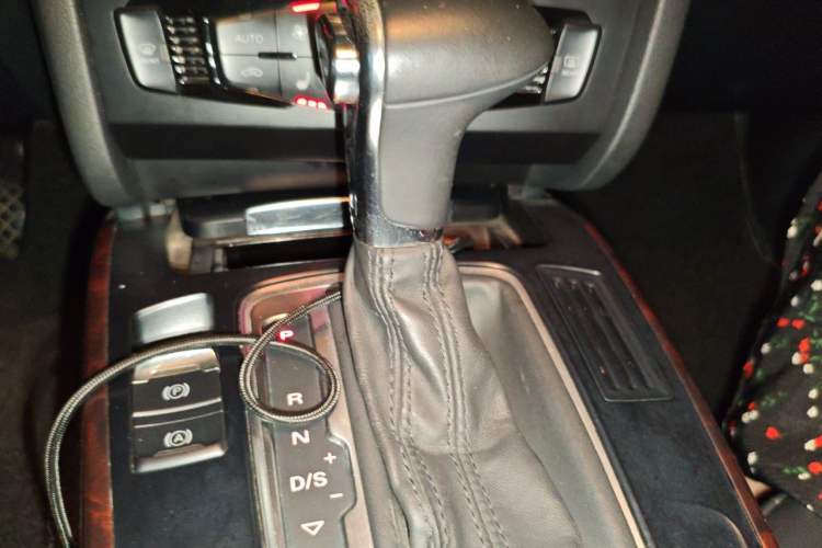 Used Audi A4L 2013 35 TFSI Automatic Comfort Model Gear Lever