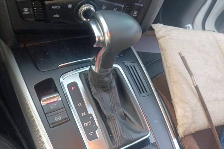 Used Audi A4L 2013 35 TFSI Automatic Standard Model Gear Lever
