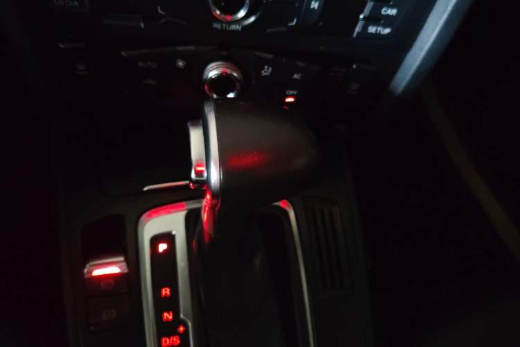 Used Audi A4L 2013 35 TFSI Automatic Standard Model Gear Lever