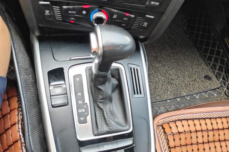 Used Audi A4L 2013 35 TFSI Automatic Comfort Model Gear Lever