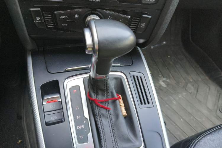 Used Audi A4L 2013 35 TFSI Automatic Standard Model Gear Lever
