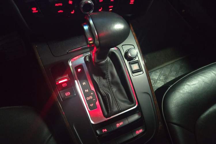 Used Audi A4L 2013 35 TFSI Automatic Comfort Model Gear Lever