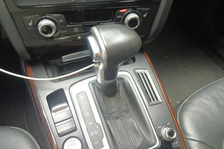 Used Audi A4L 2013 35 TFSI Automatic Technology Edition Gear Lever