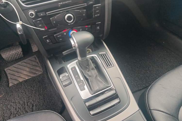 Used Audi A4L 2013 30 TFSI Automatic Comfort Model Gear Lever