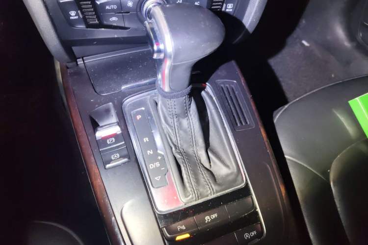 Used Audi A4L 2013 35 TFSI Automatic Standard Model Gear Lever
