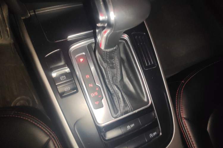 Used Audi A4L 2013 30 TFSI Automatic Comfort Model Gear Lever