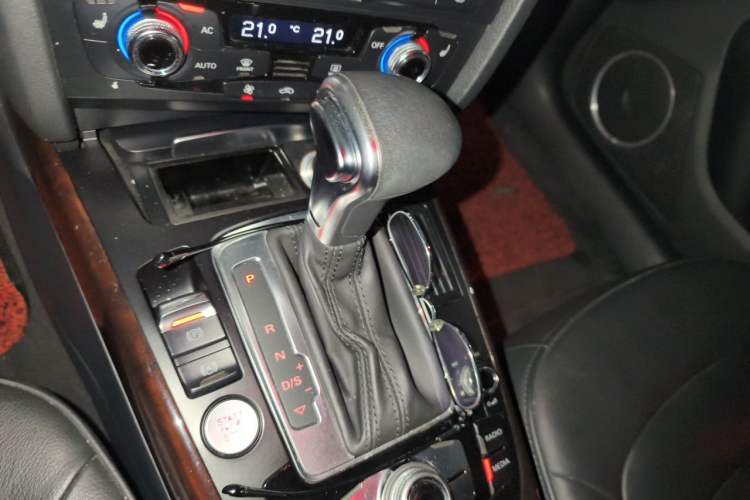Used Audi A4L 2013 35 TFSI Automatic Luxury Model Gear Lever
