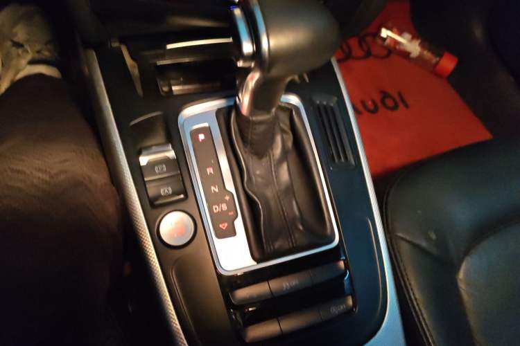 Used Audi A4L 2013 35 TFSI Automatic Standard Model Gear Lever