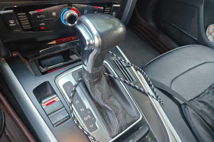 Used Audi A4L 2013 35 TFSI Automatic Standard Model Gear Lever