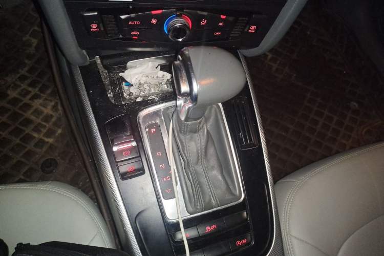Used Audi A4L 2013 35 TFSI Automatic Standard Model Gear Lever