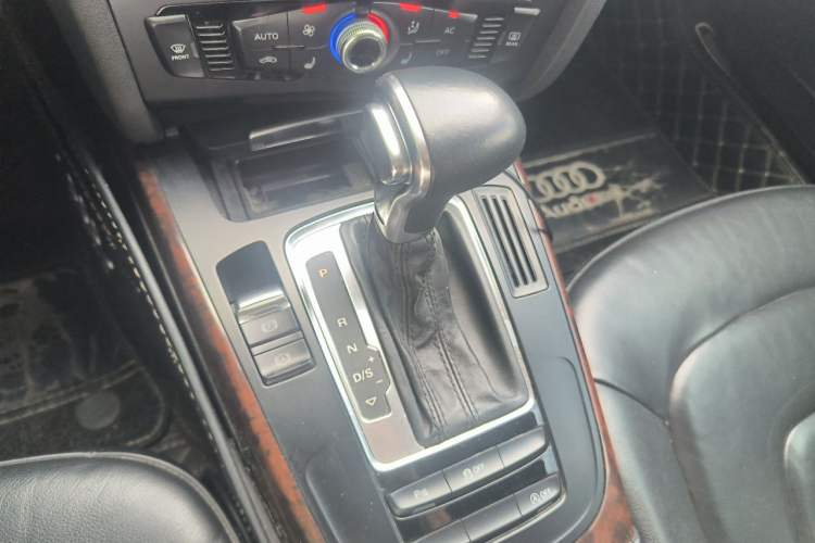 Used Audi A4L 2013 35 TFSI Automatic Standard Model Gear Lever