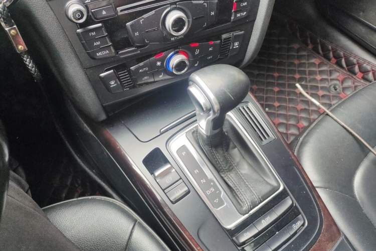 Used Audi A4L 2013 35 TFSI Automatic Comfort Model Gear Lever