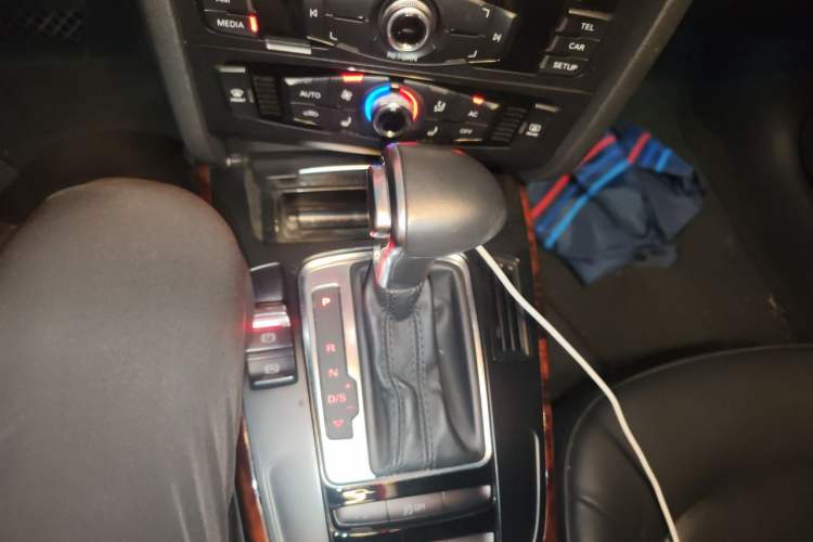 Used Audi A4L 2013 35 TFSI Automatic Comfort Model Gear Lever