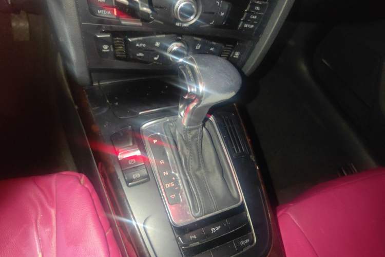 Used Audi A4L 2013 35 TFSI Automatic Comfort Model Gear Lever