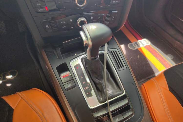 Used Audi A4L 2013 35 TFSI Automatic Comfort Model Gear Lever