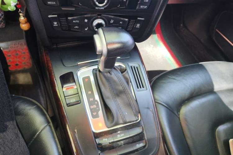 Used Audi A4L 2013 35 TFSI Automatic Comfort Model Gear Lever