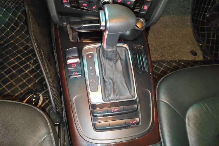Used Audi A4L 2013 35 TFSI Automatic Standard Model Gear Lever