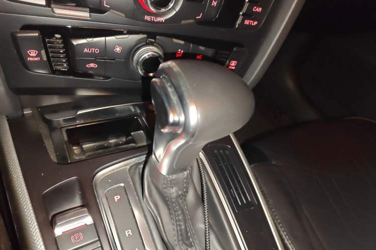 Used Audi A4L 2013 35 TFSI Automatic Standard Model Gear Lever