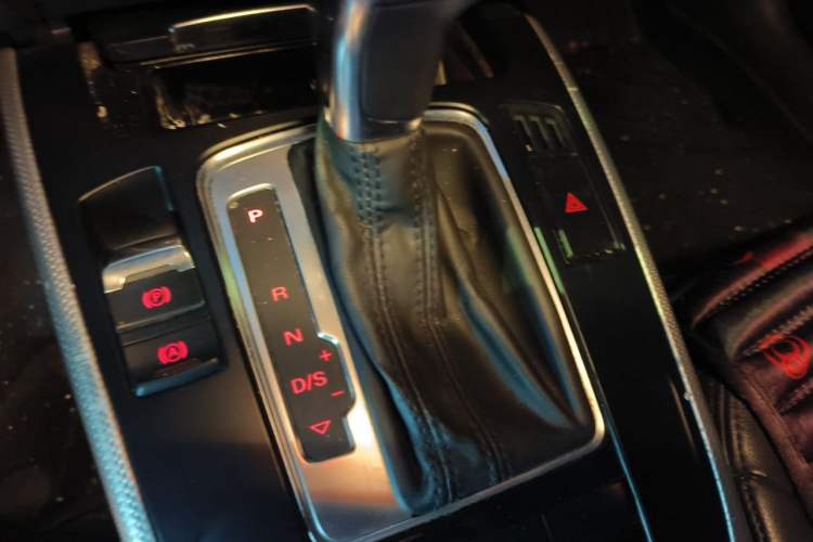 Used Audi A4L 2013 35 TFSI Automatic Standard Model Gear Lever