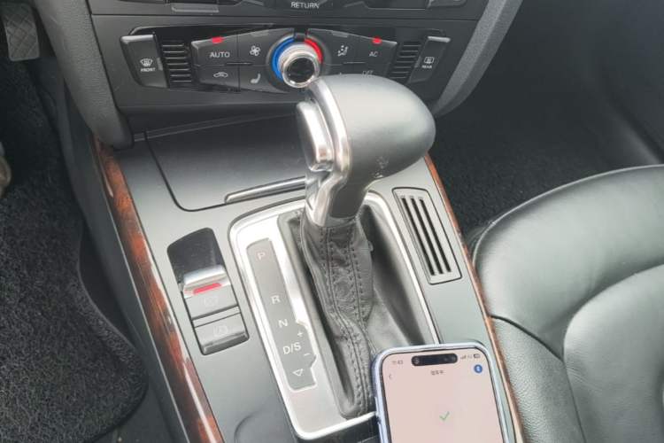 Used Audi A4L 2013 35 TFSI Automatic Comfort Model Gear Lever