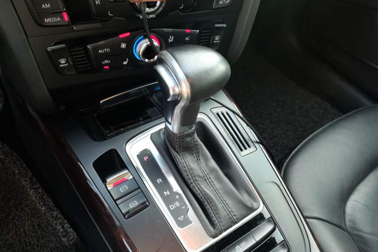Used Audi A4L 2013 35 TFSI Automatic Comfort Model Gear Lever
