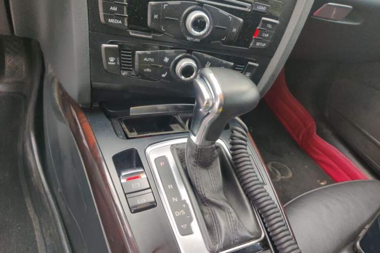 Used Audi A4L 2013 35 TFSI Automatic Comfort Model Gear Lever