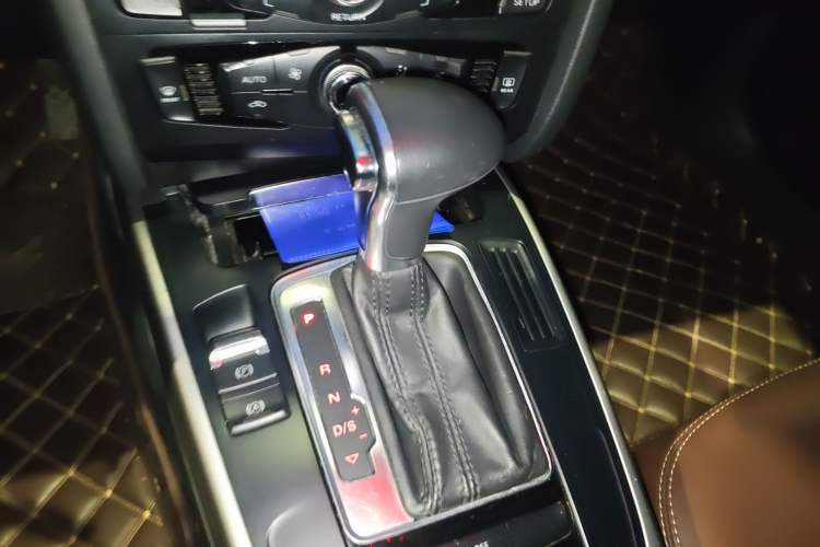 Used Audi A4L 2013 30 TFSI Automatic Comfort Model Gear Lever