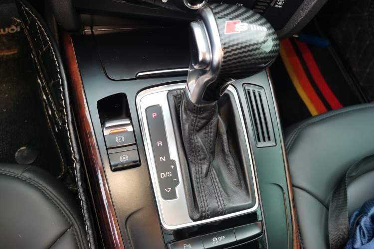Used Audi A4L 2013 35 TFSI Automatic Comfort Model Gear Lever