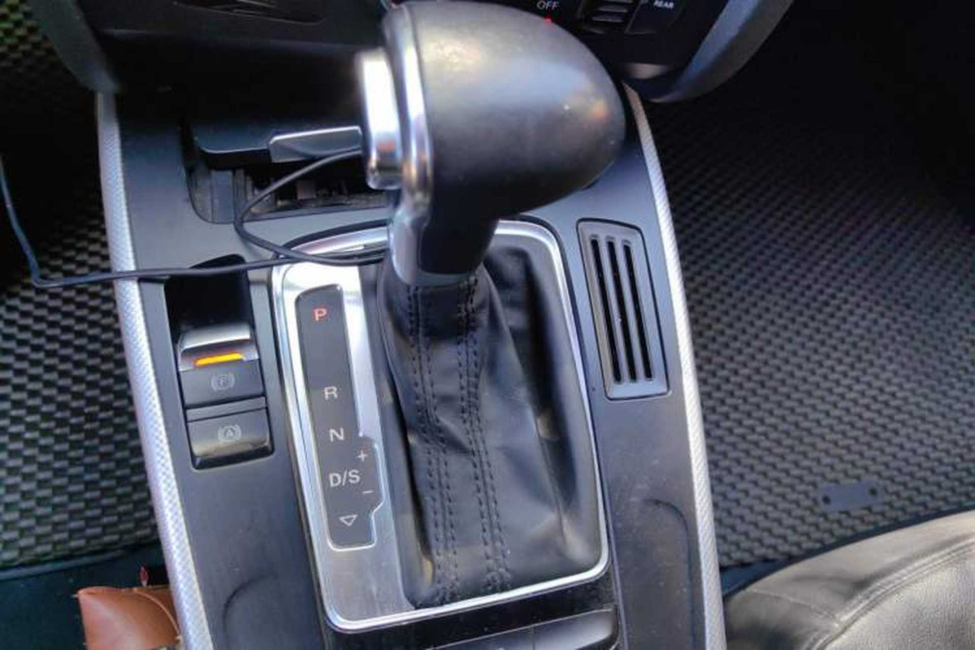 Used Audi A4L 2013 35 TFSI Automatic Standard Model Gear Lever